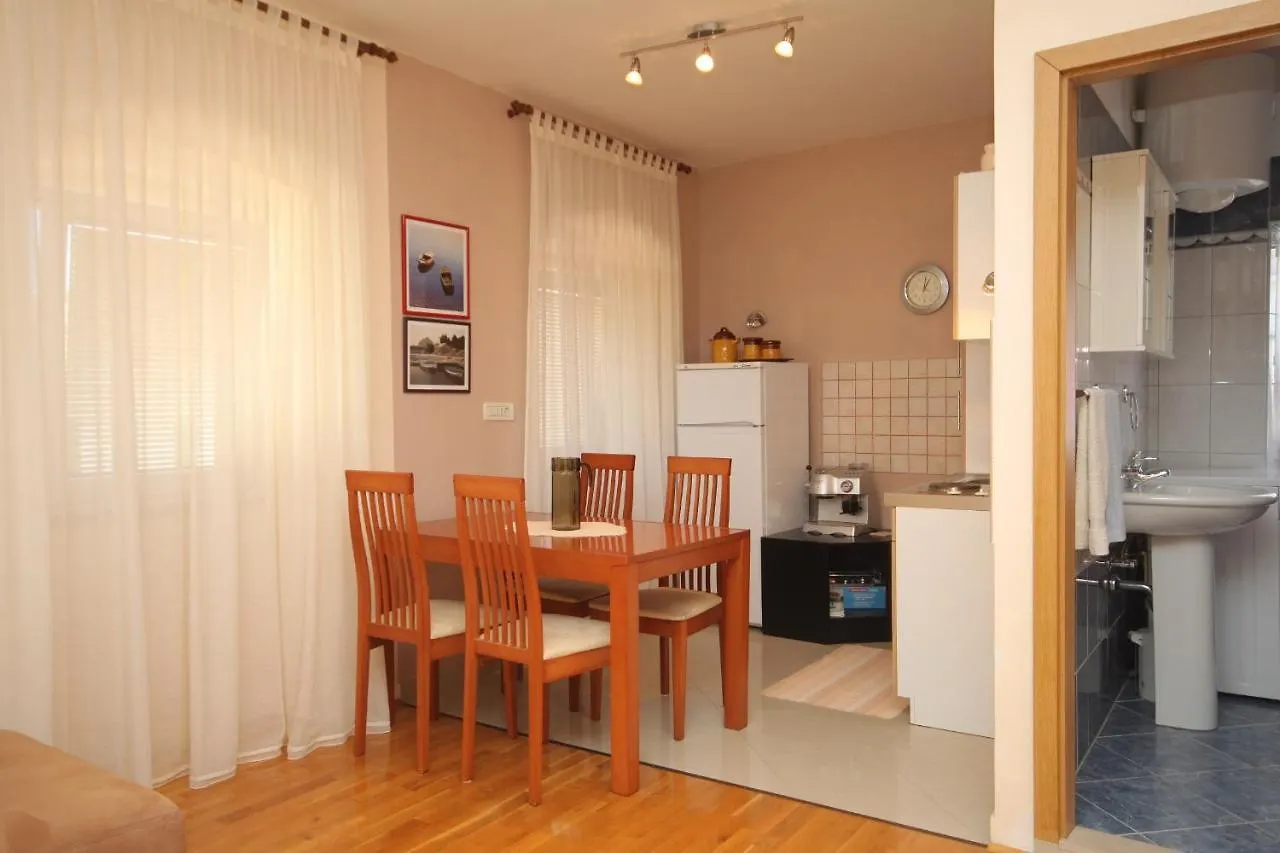 Apartments By The Sea Mali Lošinj